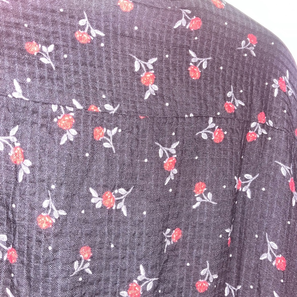NWT Torrid black rose printed top size 4X - Picture 4 of 4